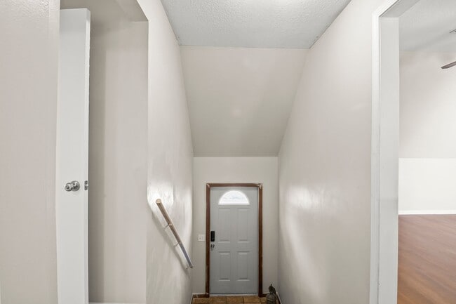 Building Photo - 121 E North St