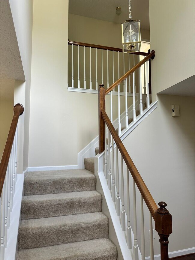 Building Photo - Single family home in Springhill! Availabl...