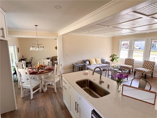 Building Photo - 1912 Canmont Dr NE