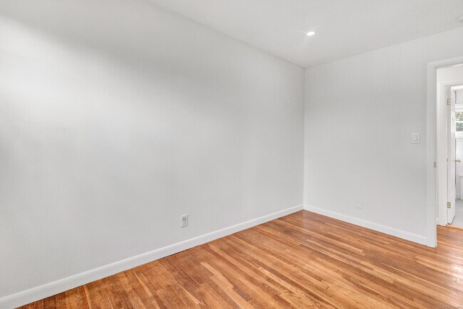 Building Photo - 19 Sunset Dr