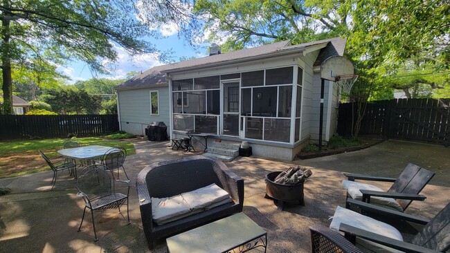 Building Photo - 2 Bed, 2 Bath Furnished Home in Greenville...