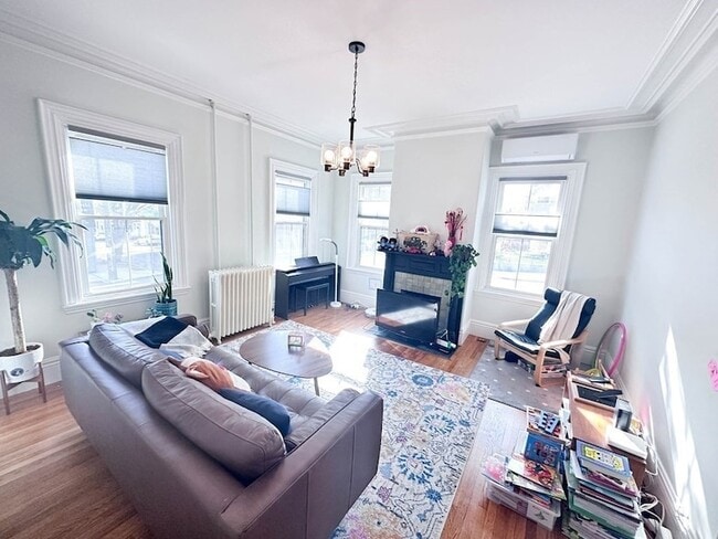 Building Photo - 83 Thorndike St