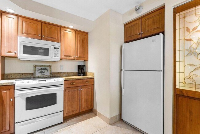 Building Photo - 2800 N Ocean Dr