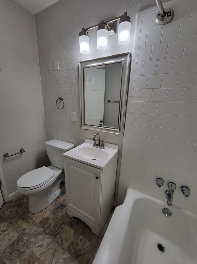 Building Photo - 1511 Paradise Ln