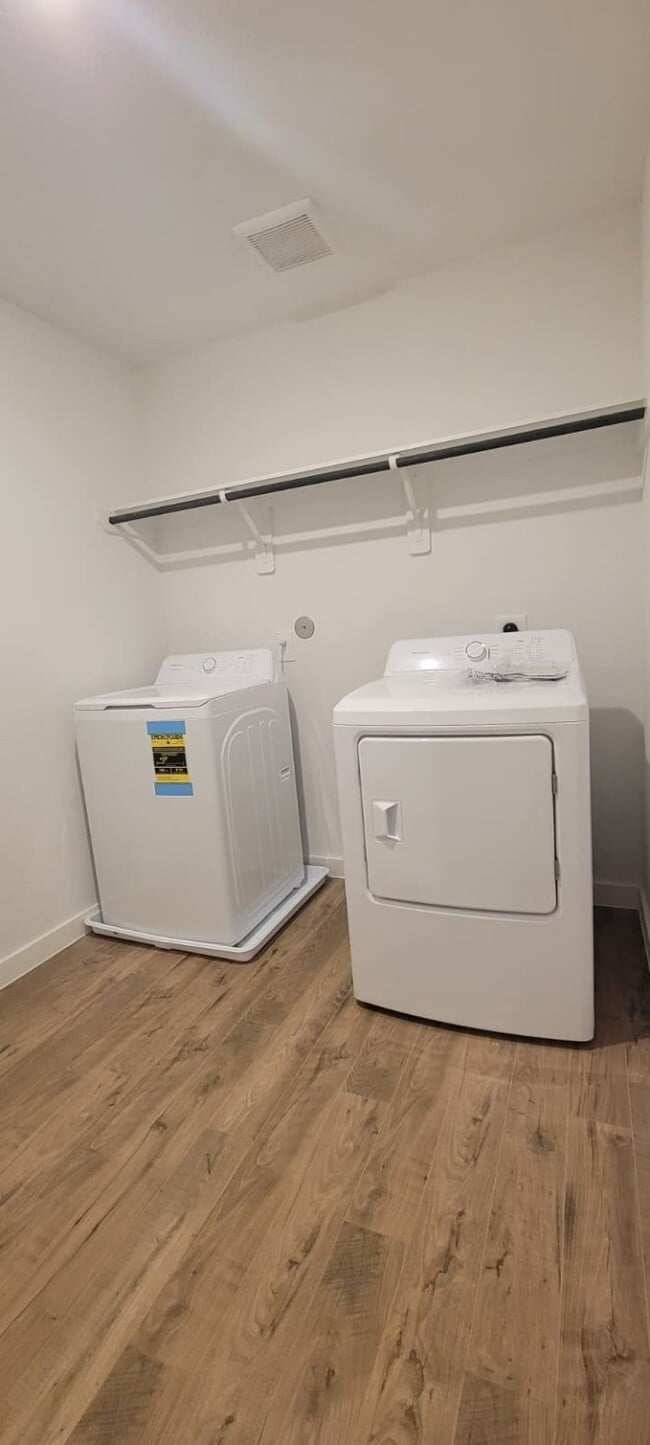 Building Photo - 3566 Blue Mockingbird St