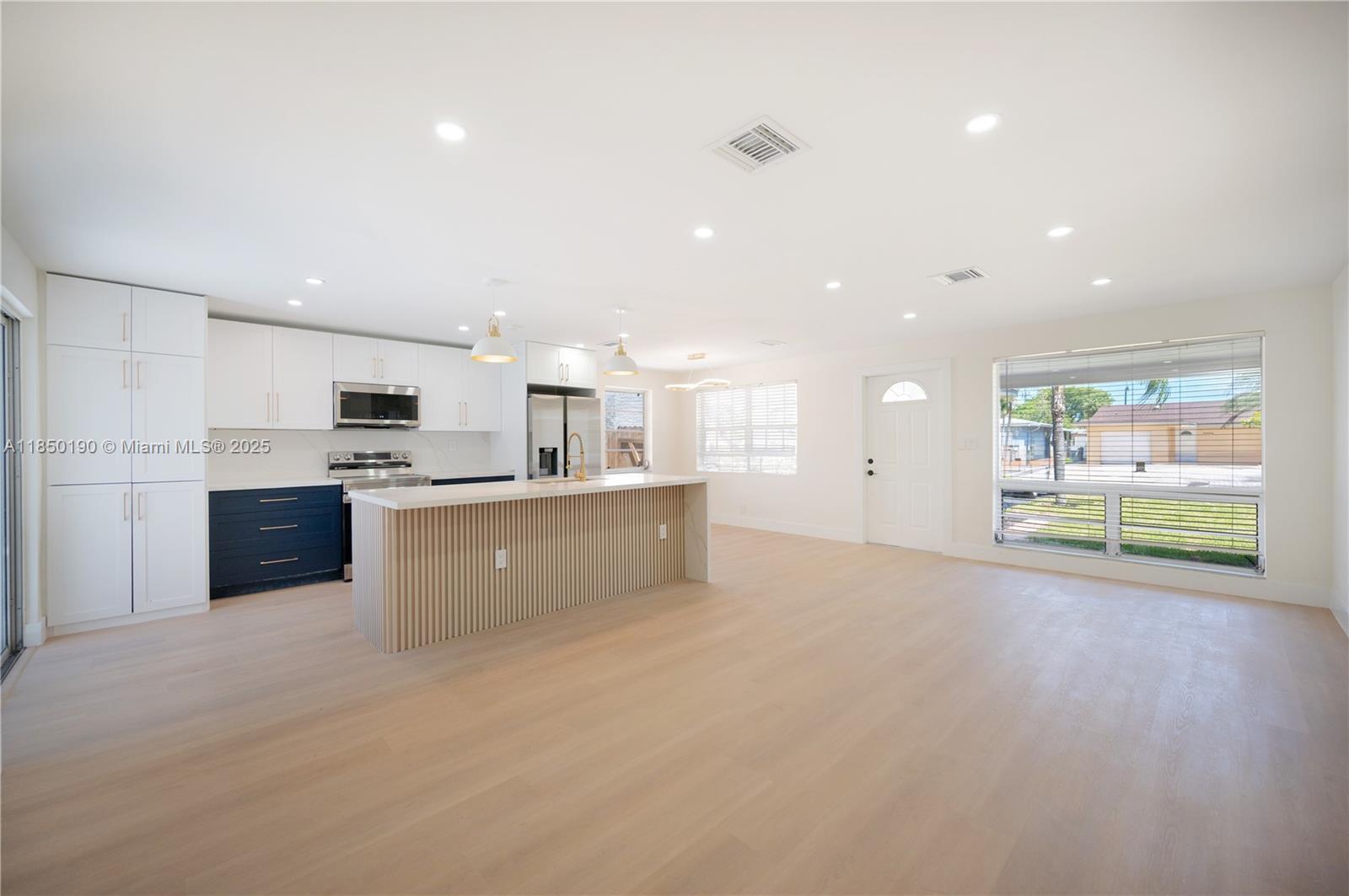 Building Photo - 3751 NE 17th Ave