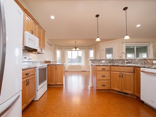 Building Photo - 1741 Golf Dr