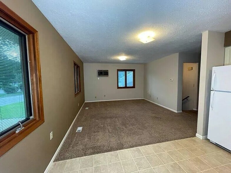 Building Photo - 5722 Ridgeway Dr