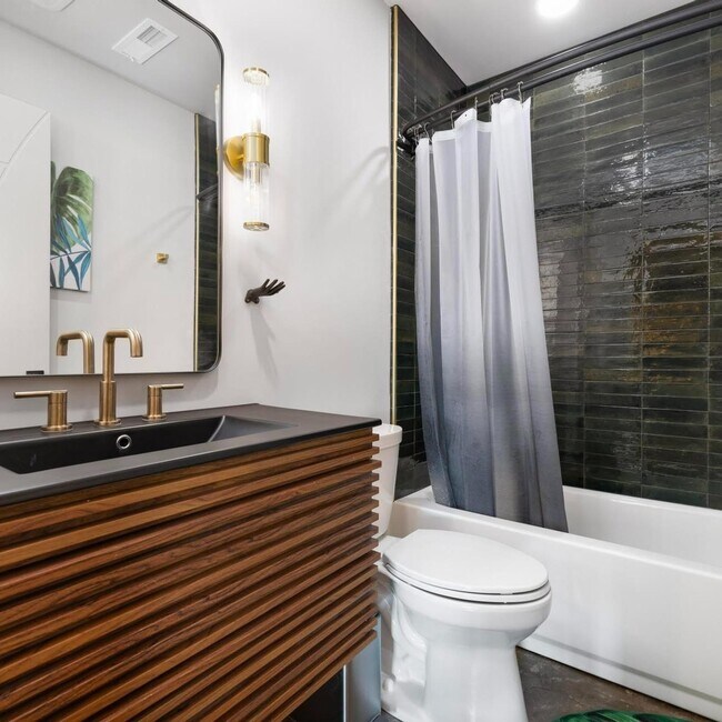 Guest bath - 14 Bank St