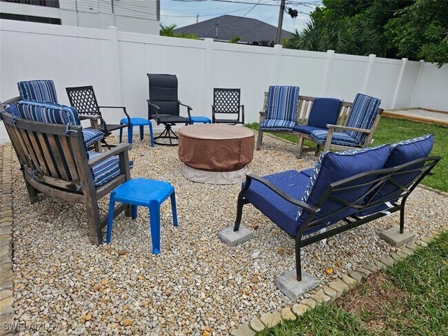 Building Photo - 1420 Cape Coral Pkwy W