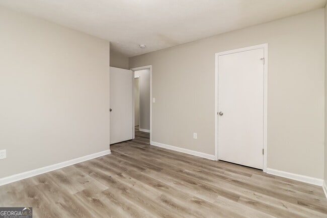 Building Photo - 4795 Jamerson Forest Cir