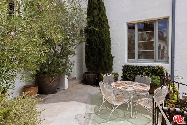 Building Photo - 6856 Los Altos Pl