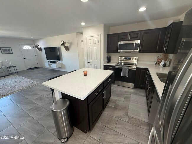 Building Photo - 726 S Johnson Rd