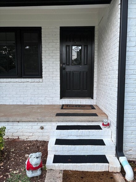 Building Photo - 1055 College Station Rd