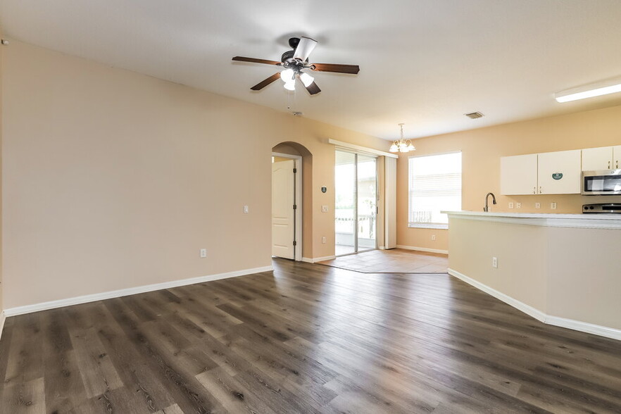 Building Photo - 25402 7 Rivers Cir