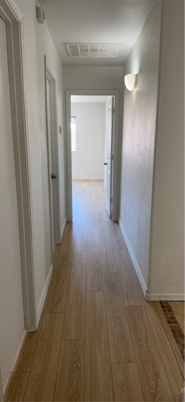Building Photo - 1086 E Santa Cruz Ln