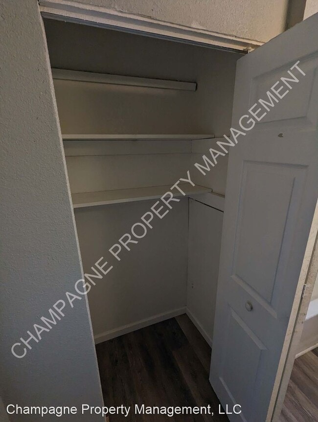Building Photo - 3 br, 1 bath House - 5806 Fairlane Dr.