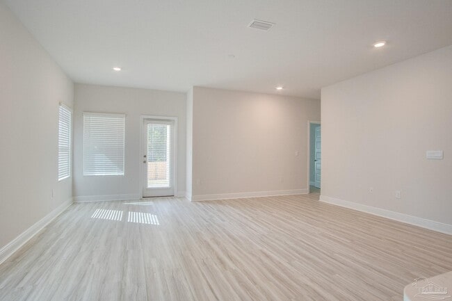 Building Photo - 8422 Riverstone Dr