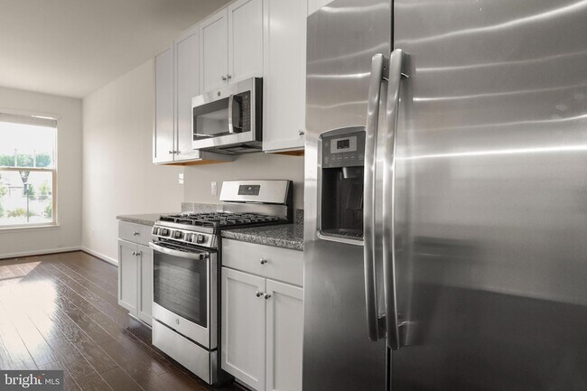 Building Photo - 439 Foxglove Way