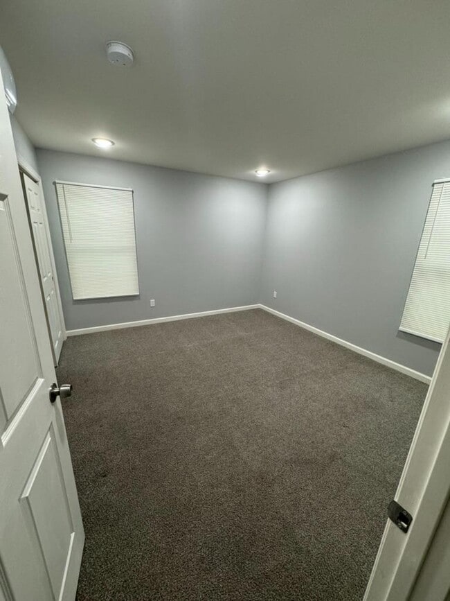 Building Photo - 618 Center St