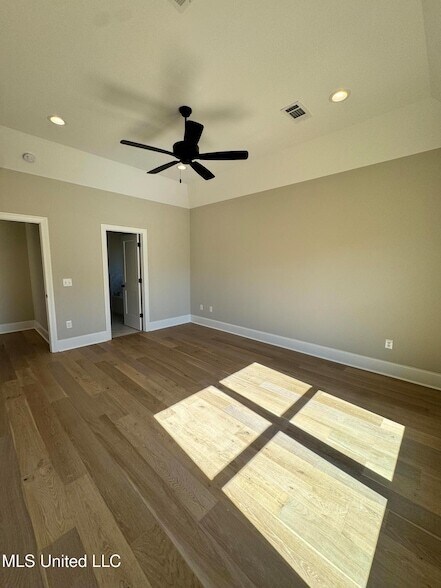 Building Photo - 115 Southern Oak Wy