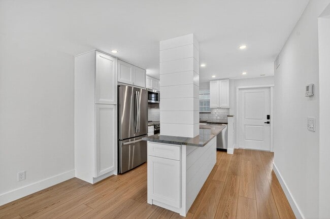 Building Photo - 769 Jeffery St