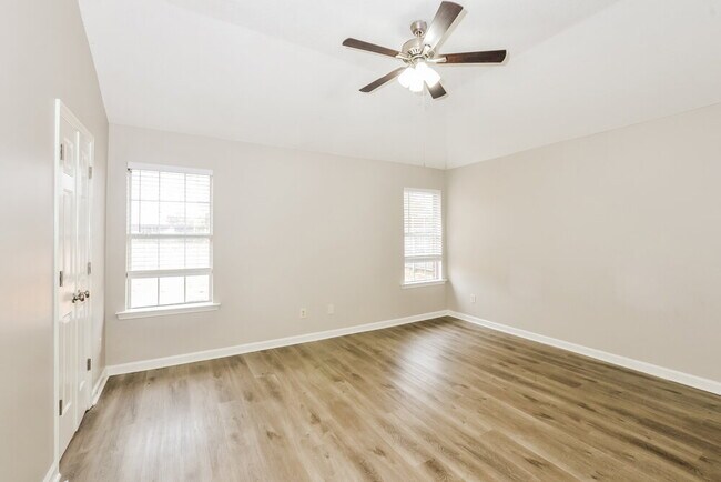 Building Photo - 7558 Fox Hunt Dr E