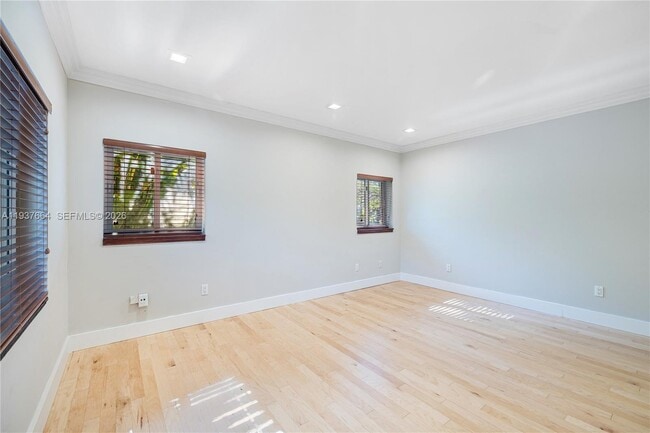 Building Photo - 1375 N Biscayne Point Rd