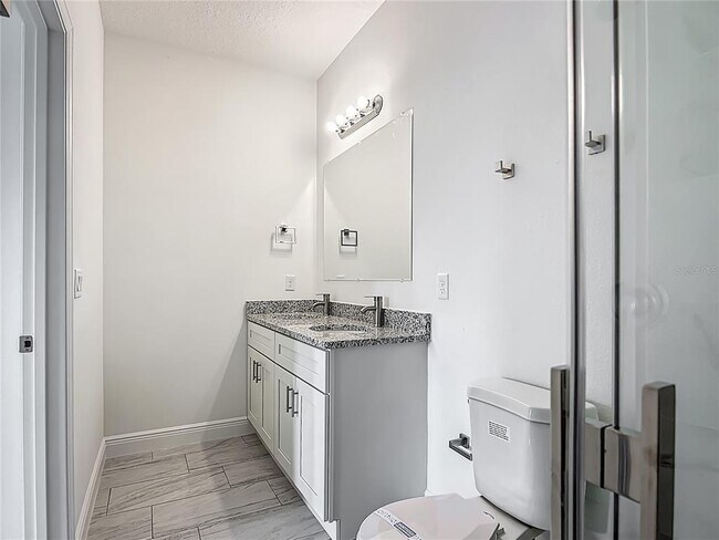 Building Photo - 5736 N Claremont Dr