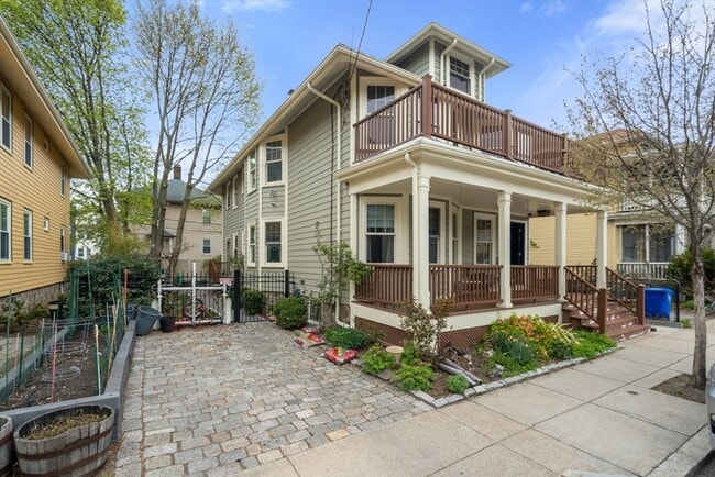 Building Photo - 18 Kingsboro Park