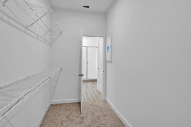 Building Photo - 14075 SW Thorens Dr