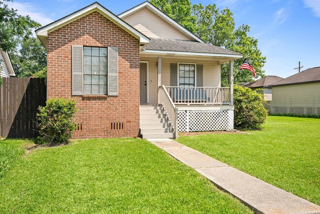 Building Photo - 553 Westhaven Blvd