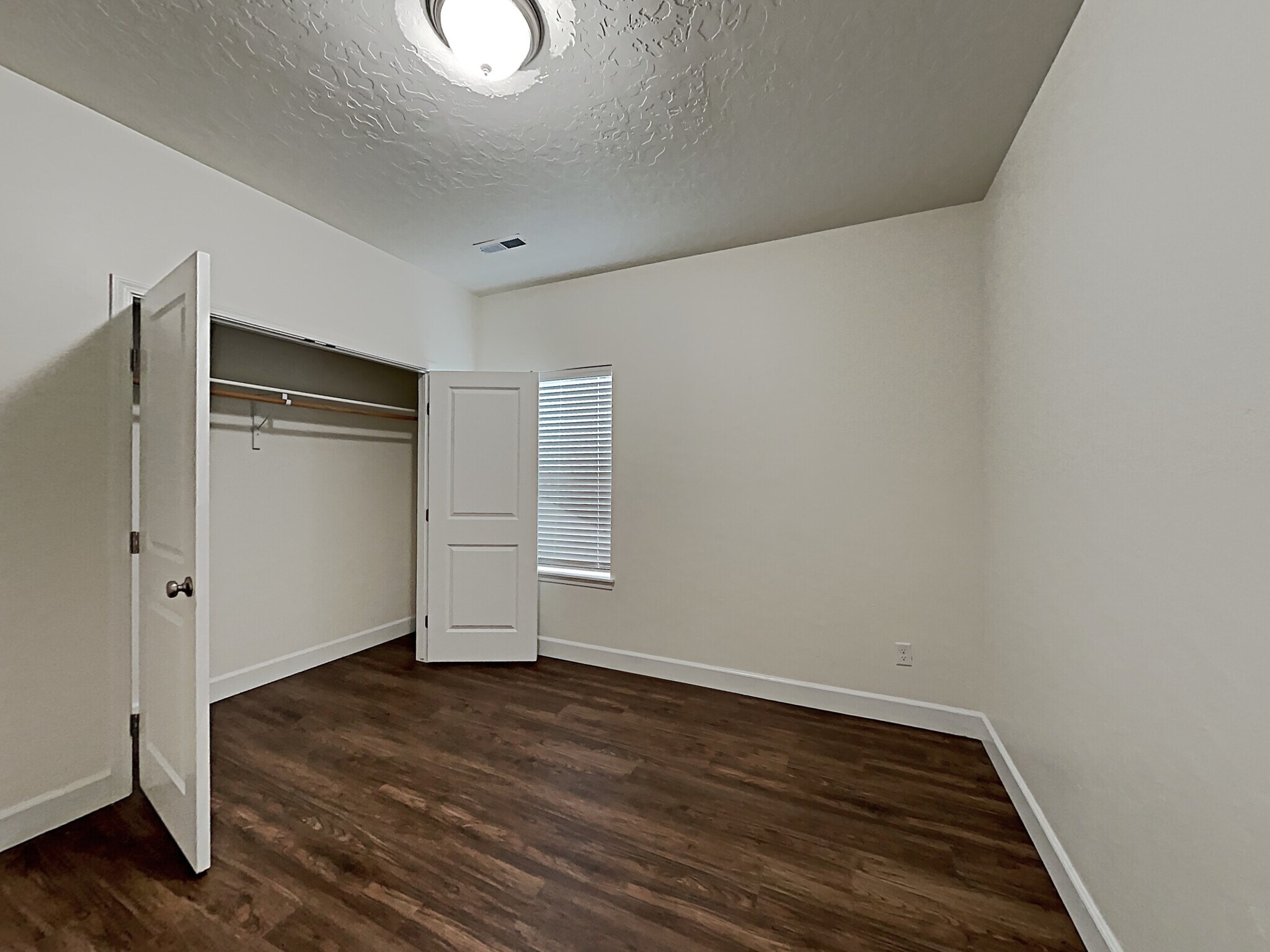 Building Photo - 400 E Sicily Dr