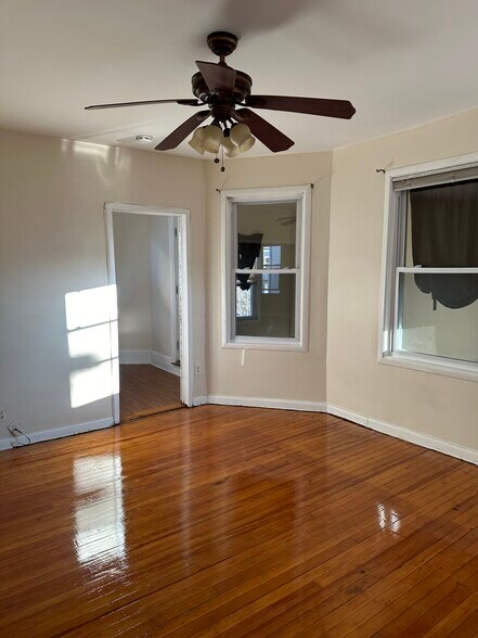 Building Photo - 18 Noll Pl