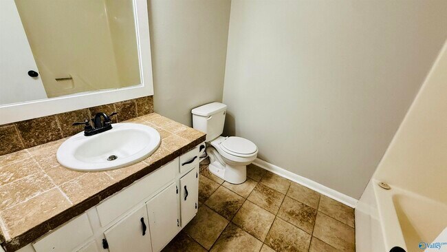 Building Photo - 2432 Yorkshire Dr SW