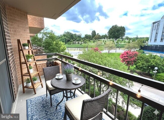 Building Photo - 2111 Wisconsin Ave NW