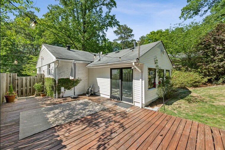 Building Photo - 2129 Arlington Ave NE