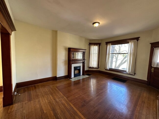 Building Photo - W Hubbard Ave 105-107 NCR