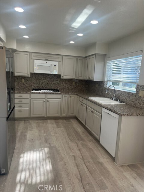 Building Photo - 5018 Evanwood Ave