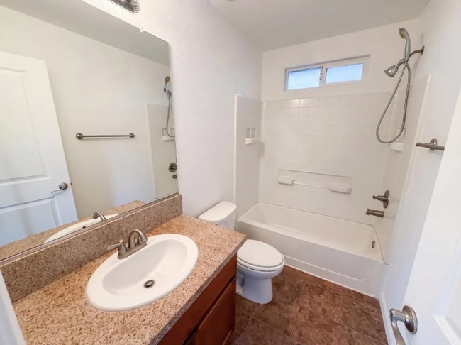 Building Photo - 251 Sugnet Way