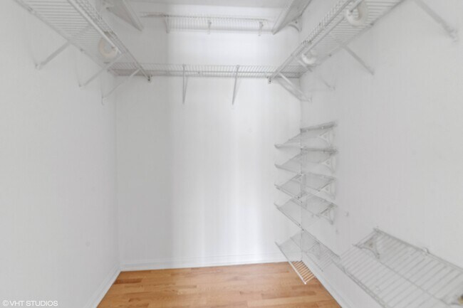 Building Photo - 1515 N Windsor Dr