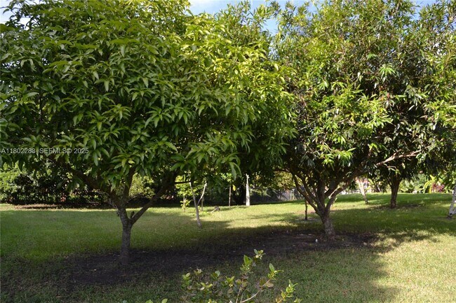 Building Photo - 5425 SW 190th Ave