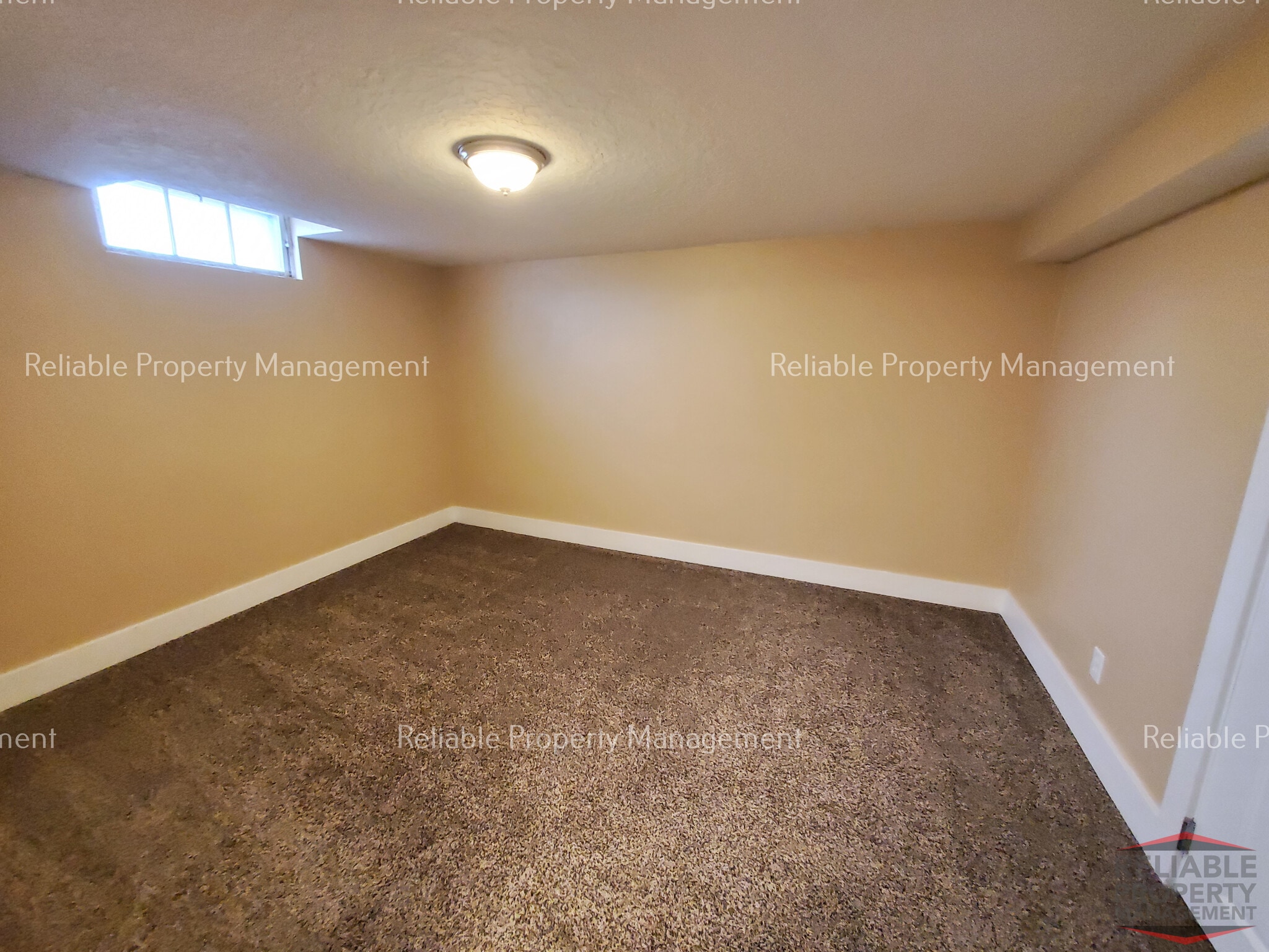 Building Photo - 350 Holbrook Dr
