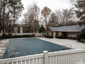 Building Photo - 617 Taylor Ln