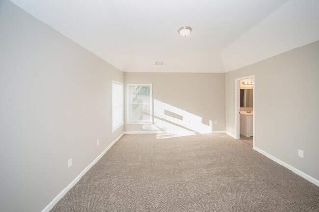 Building Photo - 6602 Meadow Bend Dr