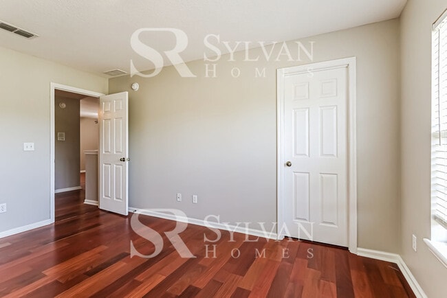 Building Photo - The ideal space to balance life, work, and...
