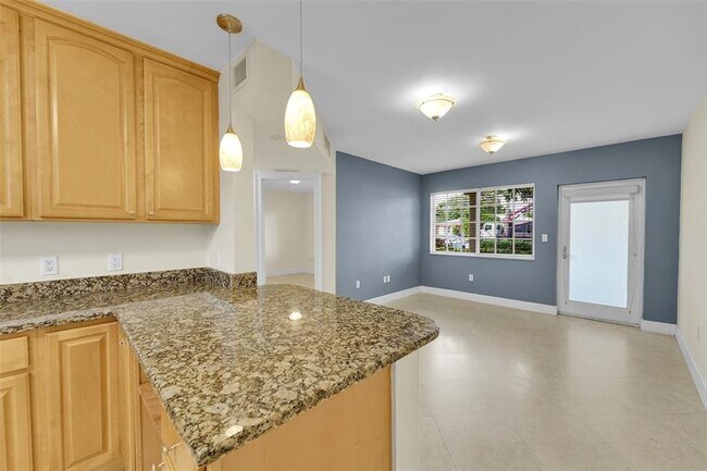 Building Photo - 410 SW 15th St