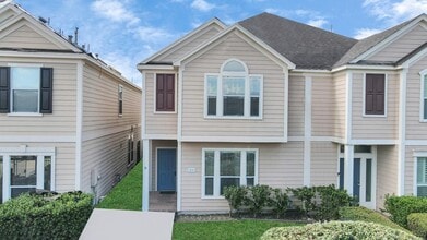 Building Photo - 8045 Ellinger Ln