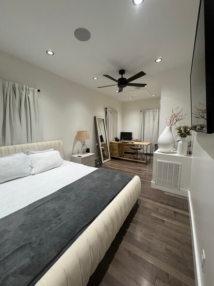 Specious master bedroom - 253 35th Ave N