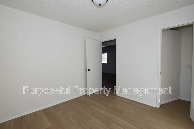 Building Photo - 2924 SW 51st St